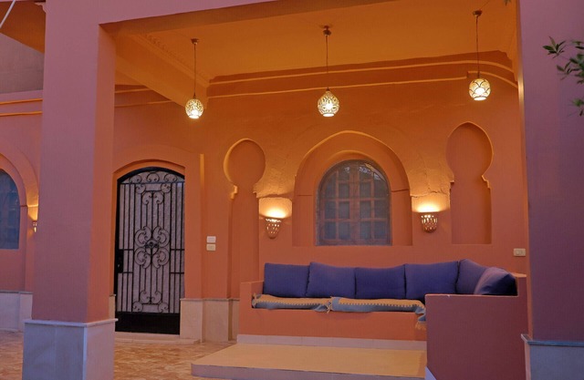 2 desert Apartments with On-Site Dining, Tours, Pool