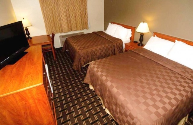 2 Double Beds at FairBridge Inn & Suites Kellogg