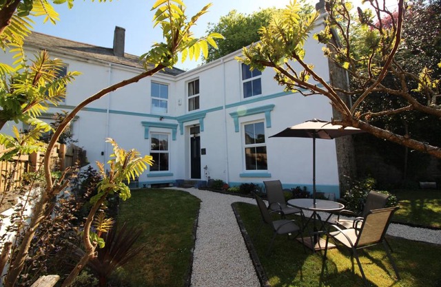 2 Emma Place