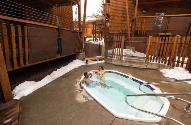 2 Family-Friendly Rooms w/Mountain Ambience - Perfect Lake Tahoe Getaway