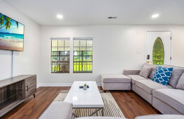 2 Fishing Ponds, 5 Acres of Privacy | Remodeled Hideaway