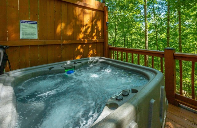 2 Hideaway Cabins | Rustic W/2 Hot Tubs | Sleeps 10