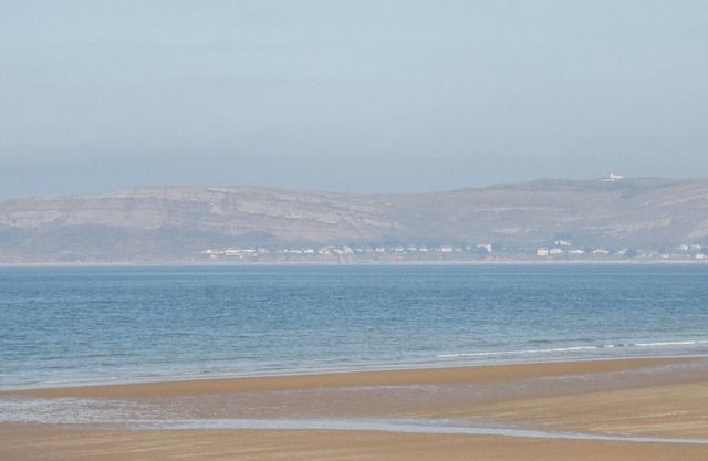 2 HWYRFRYN STABLES, family friendly, with a garden in Penmaenmawr