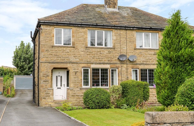 2 INGS AVENUE, pet friendly, with a garden in Settle