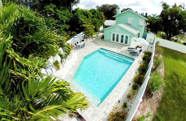 2 King Master Suites - Waterfall Pool - By the Bay - Private Yard