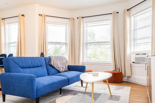 2 kitchens Perfect For Groups 4BR 2BA Near Assembly and Boston