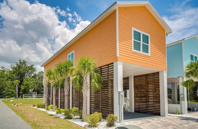 ~ 2 Mi to Boat Ramp: Steinhatchee River Cottage