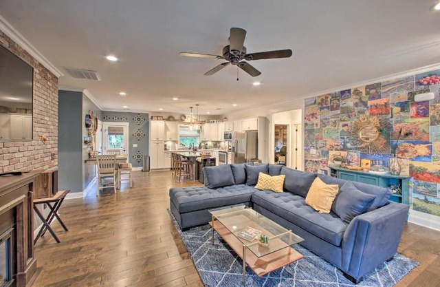 2 Mi to Downtown Luxe Greenville Retreat!