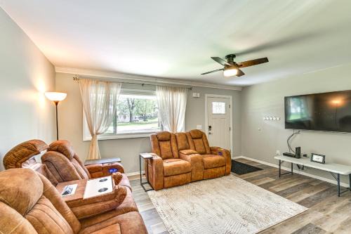 2 Mi to Dtwn Family Home in Warsaw!