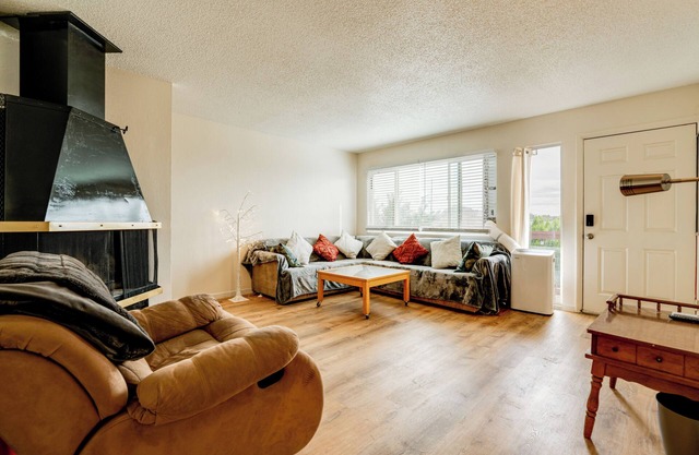 2 Mi to Dtwn Reno & UNR: City-View Townhome!