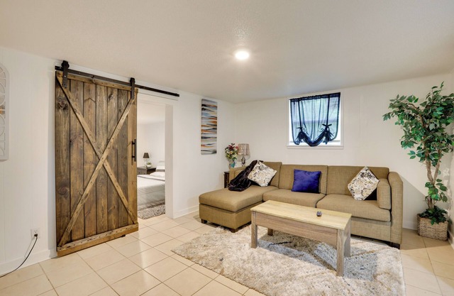 2 Mi to Fort Stewart: Cozy + Convenient Apt!