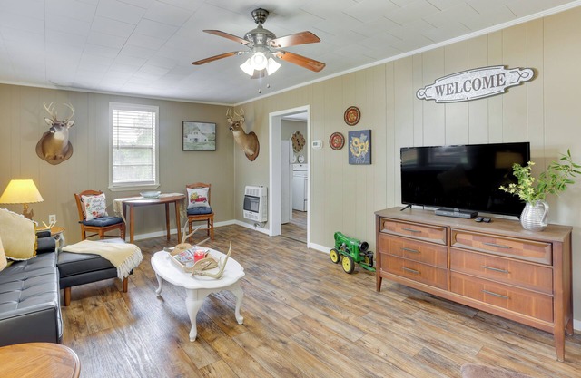 2 Mi to Lake: Lineville Farmhouse w/Fire Pit