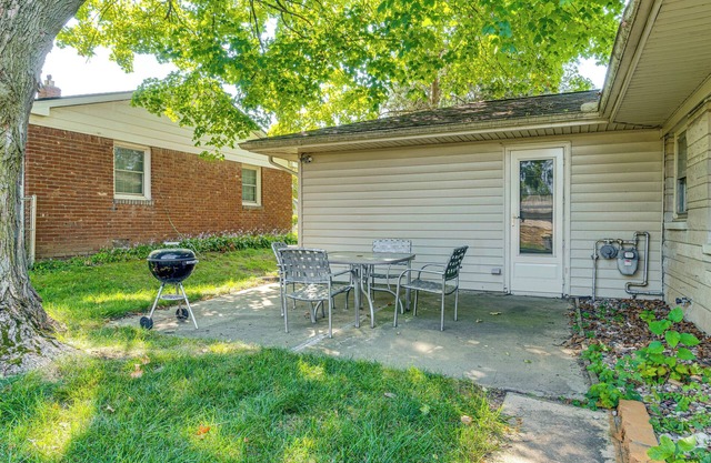 2 Mi to Purdue: Modern Home in West Lafayette