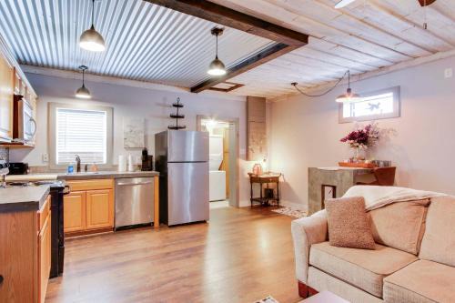 2 Mi to Self Regional MC Updated Apartment