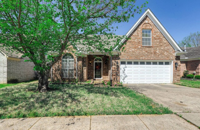 2 Mi to Shelby Farms: Charming Family Home w/Yard