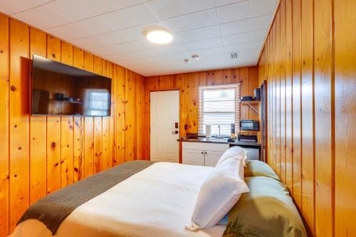 2 Mi to Spearfish Canyon Central Getaway!