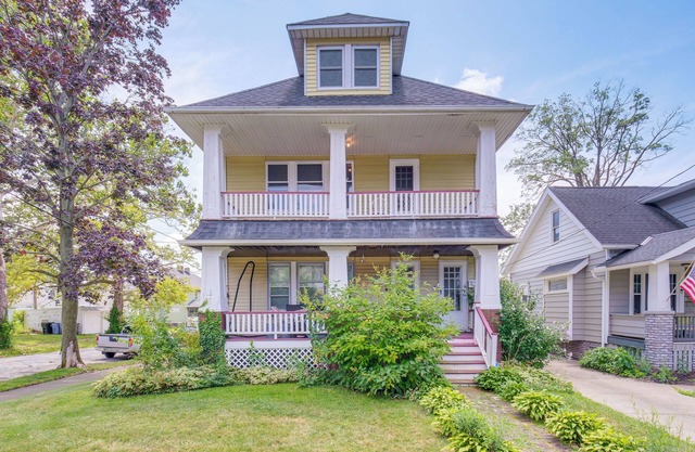 2 Mi to Zoo: Charming Apt w/Balcony in Cleveland