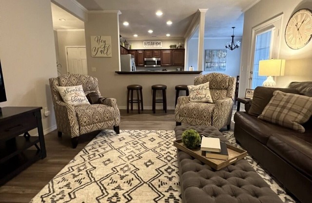 ! 2 MILES from SILVER DOLLAR CITY ! A MUST SEE! A great place to stay.