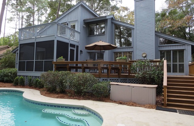 2 Min Walk 2 Beach Pickleball Golf Tennis Restaurants. Pvt Heated Pool SPA Bikes