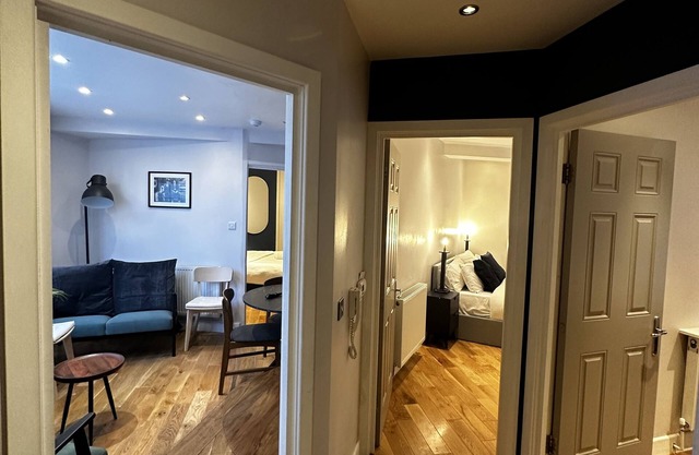 2 minutes walk to Euston station, 15 minutes to British museum and Oxford street