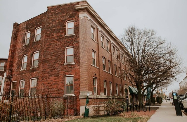 2 New combined apts near nightlife & attractions