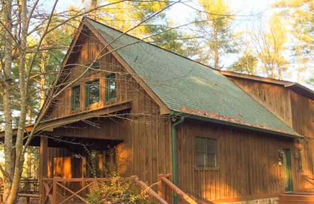 2 Primary Suites, GREAT location, High Speed Wifi