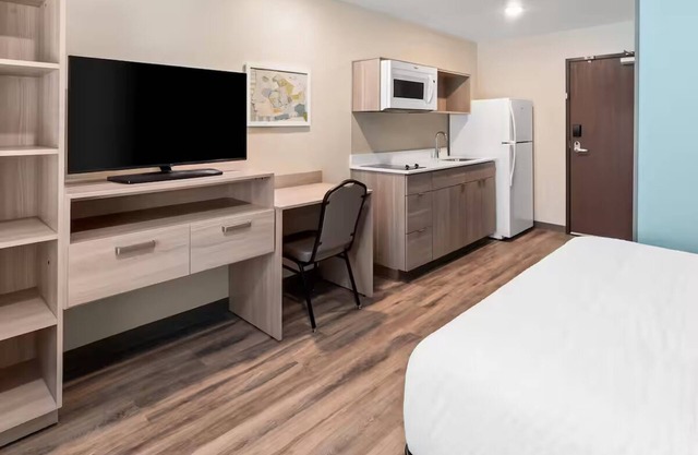 2 Rooms Ideal for Long Stays Near Frankie’s Fun Park – Just 6 Km Away