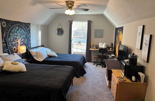 2 Serene Guest Rooms in Our Home in Wood Valley, West Athens, minutes from UGA