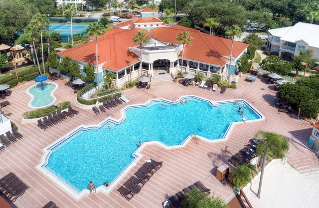2 Spacious Suite with Hot Breakfast & Pool—Minutes from Theme Parks