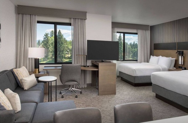 2 Spacious Units Near Bridger Creek Golf Course, w/ Private Kitchen, FREE Bfast!