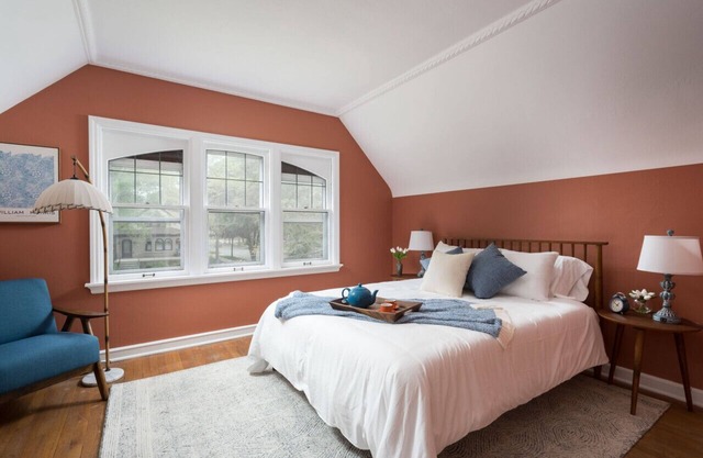 2 Story Home w/Garage + Game Room | Shorewood