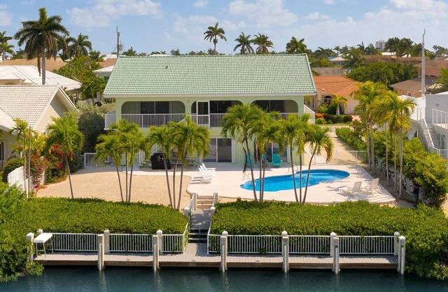 2 story home w/7 bedrooms,4 baths, private pool, 60ft of dockage, ample parking