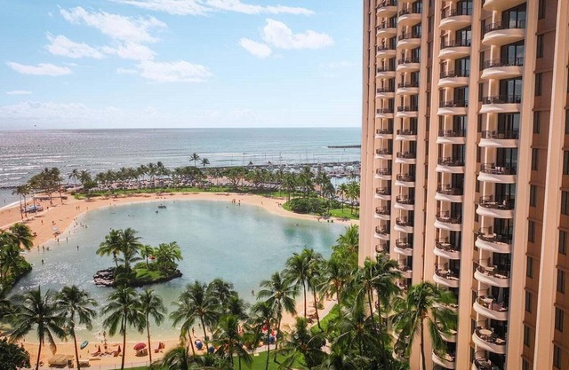 2 Story Penthouse 3 Bed, 3 Bath Ocean View - Lagoon Tower HGVC Hawaiian Village