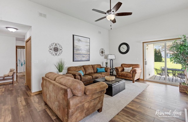 2 Super comfy king beds in 3 bedroom 2 bath home