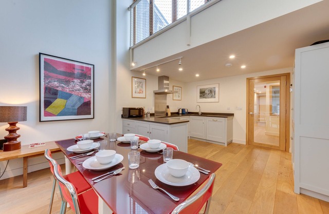 2 The Courtyard - Two Bedroom House, Sleeps 4