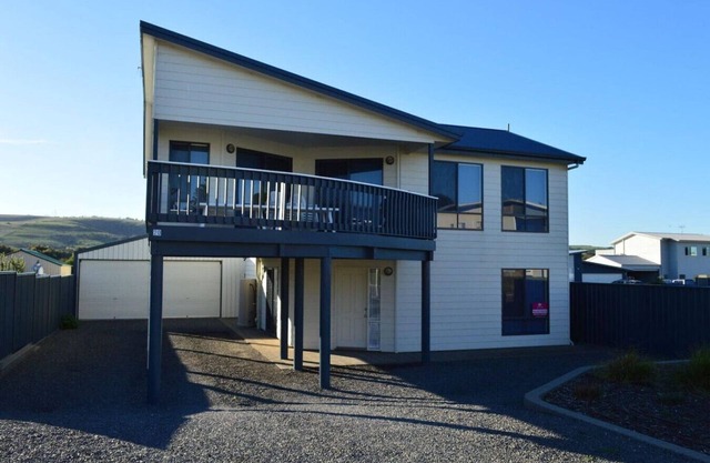 20 Albatross Avenue, Chiton