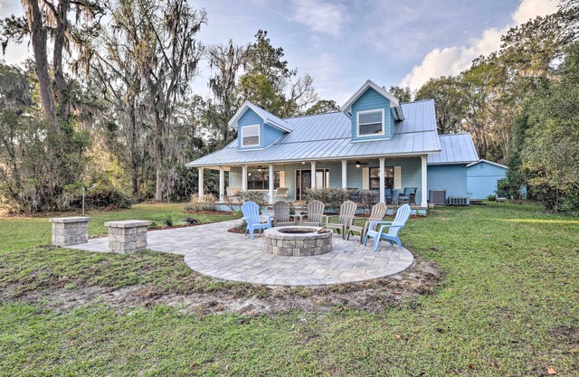 20 Mi to UF Campus: Santa Fe Lake Escape w/Dock!