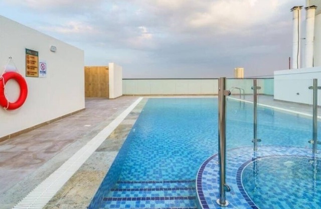 20 Min from Downtown Dubai - Amazing Studio with Hugh Balcony in Majan