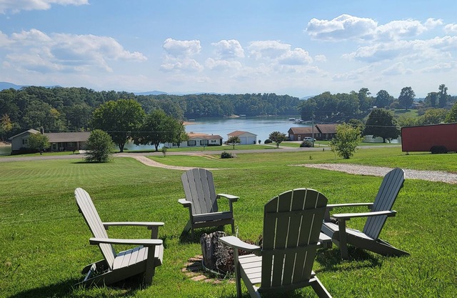 20% Off Book By 10/31 Lake & Mountain View, Hot Tub