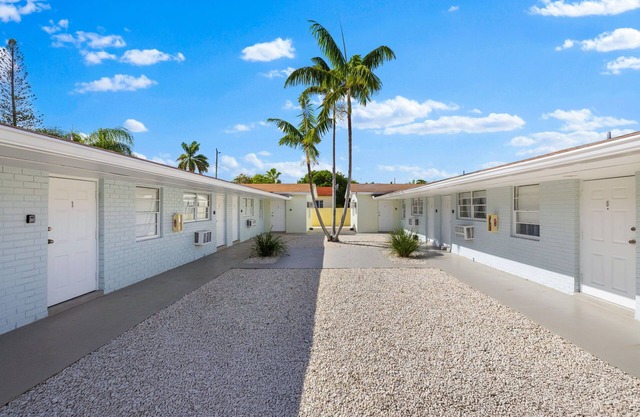 20% OFF for Holidays Book Now! New 1BR Apt, Free Parking & Wifi Near Beach!