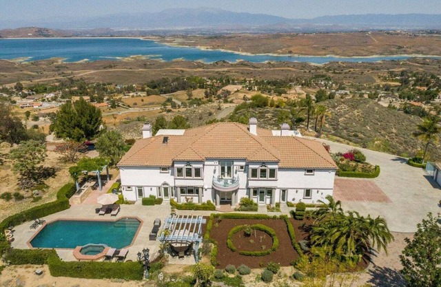 20% Off Nov 13-16! W/Pool & Hot Tub, Great Views!