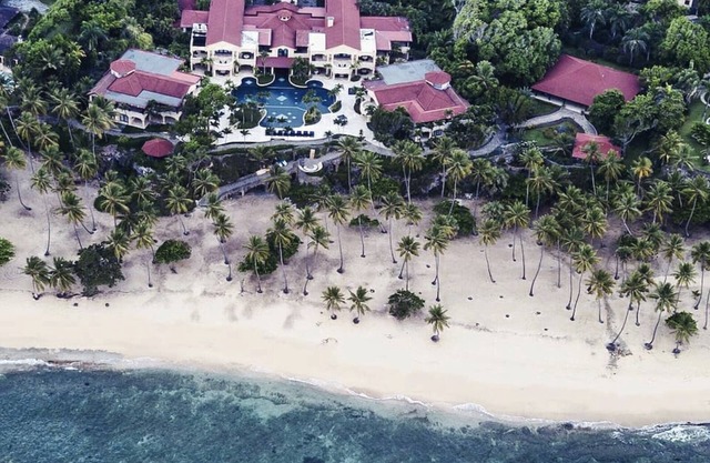 20 Suites Tropical Beachfront Luxury Villa