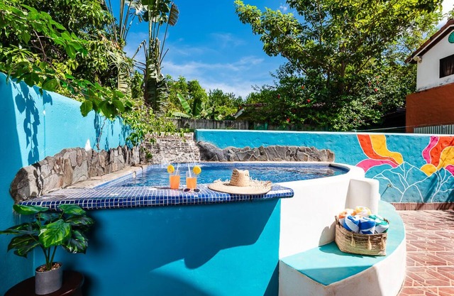 200 steps from the beach! Private 3BR Pool AC Wifi