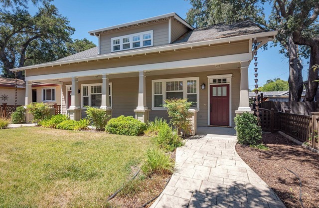 2000 sf Downtown, 1BR loft, gourmet kitchen, great entertaining.