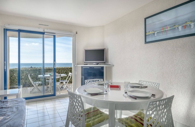 200m from the beach, seaview for 4