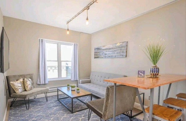 201 - Downtown 2 Bedroom Apartment