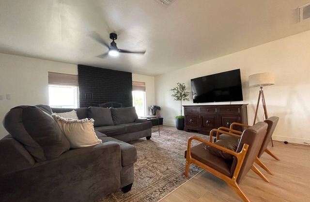 2024 Remodeled, cozy 4-bedroom house with AC & WiFi in Page, AZ