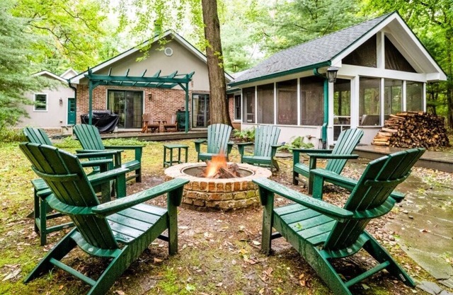 2026 OPEN! (4 Nt Min!) Harbert Home With Hot Tub & Close To Beach!