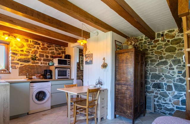 206 - Charming Breton house ideal for two.
