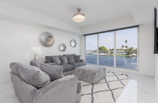 206, Water View-Clearwater Bch in 6 min, Pool/Gym